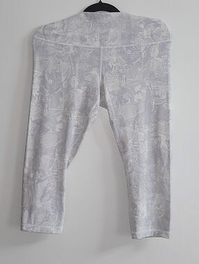 Lululemon High-Rise Cropped Leggings - Abstract Grey/White Print - Size 12